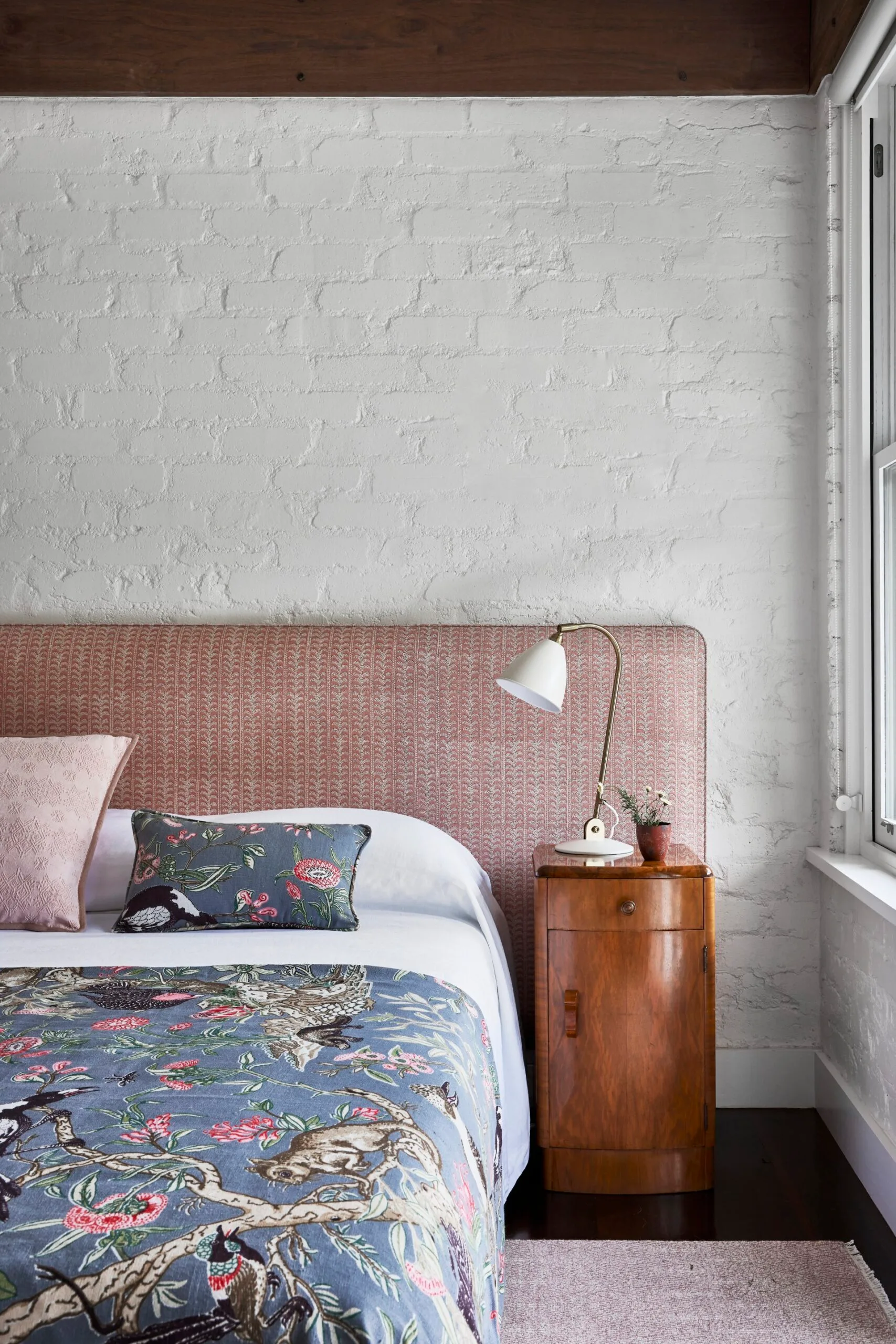 kangaroo valley country home bedside