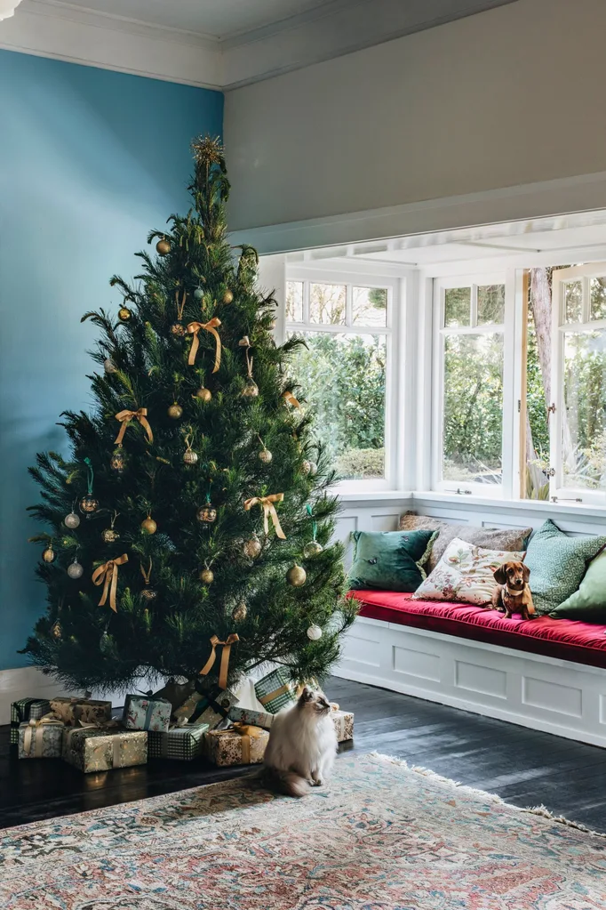 Christmas tree with presents