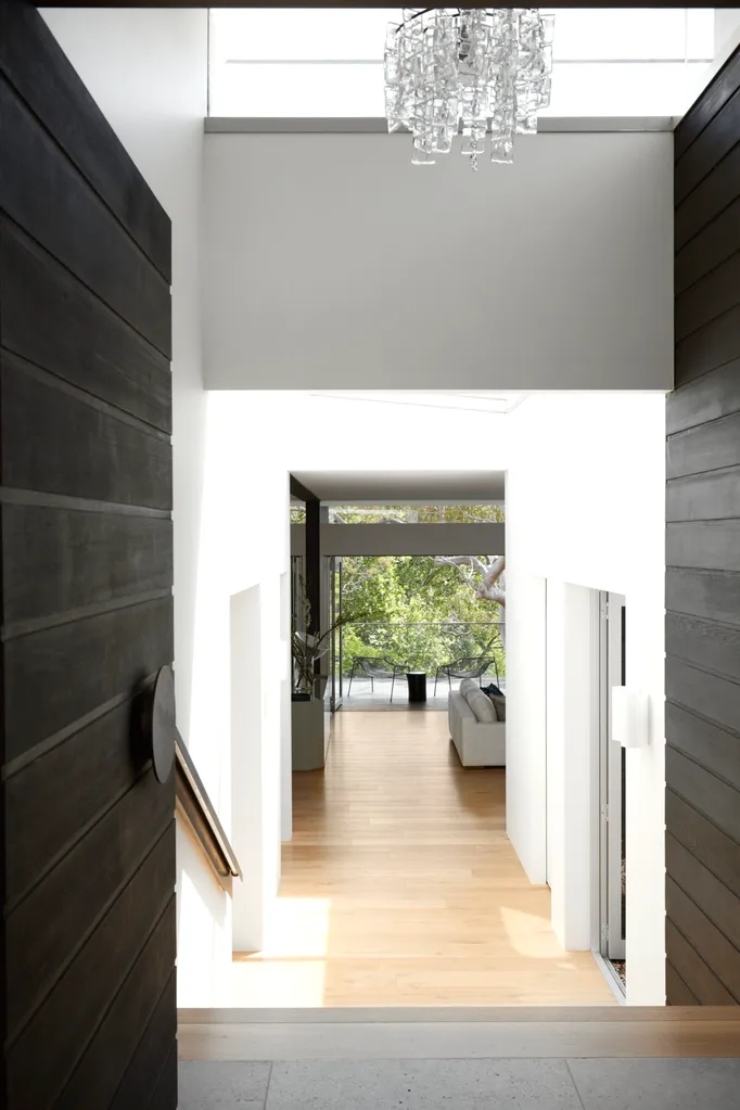 A Leafy Coastal Home Receives A Modern Refresh | Homes To Love