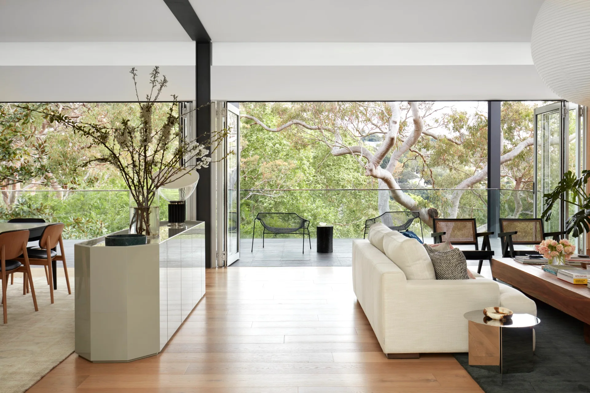 Picture of A Leafy Coastal Home Receives A Modern Refresh | Homes To Love