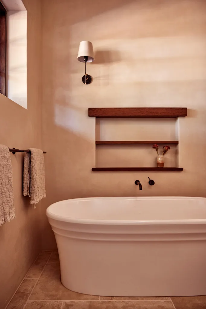 Bath in a Bangalow farmhouse homestead