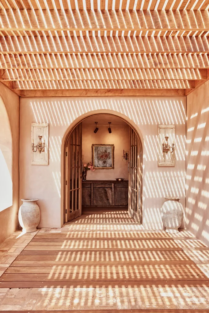Arch in a Bangalow farmhouse homestead