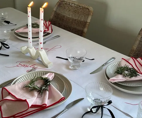 How to decorate your Christmas table for under $45