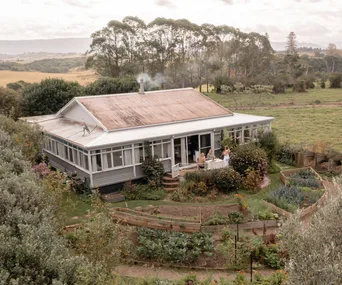 Milkhaus, a farm stay surrounded by a veggie garden in Milton