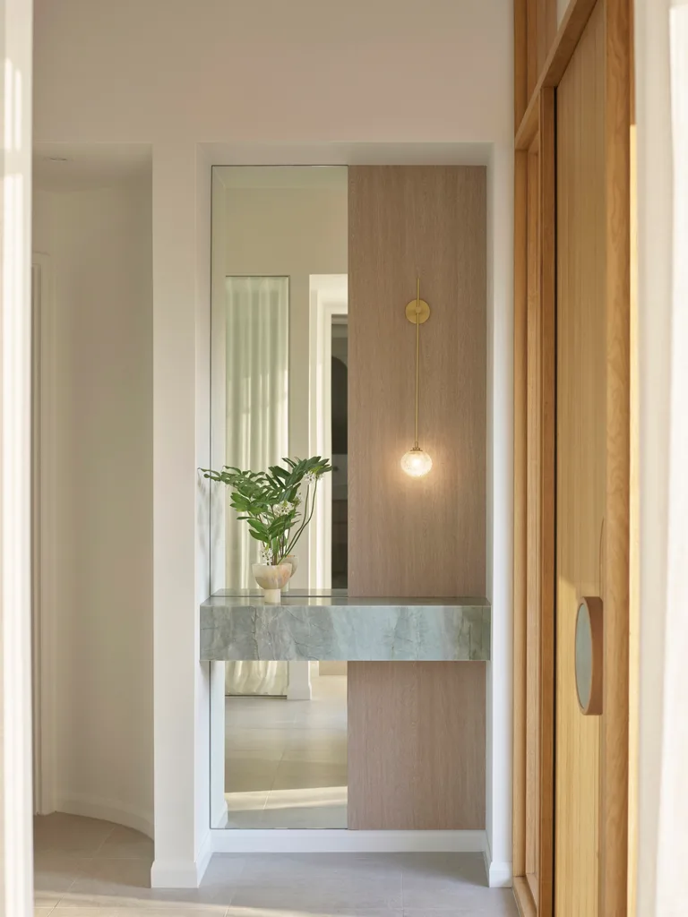 Beach house entryway