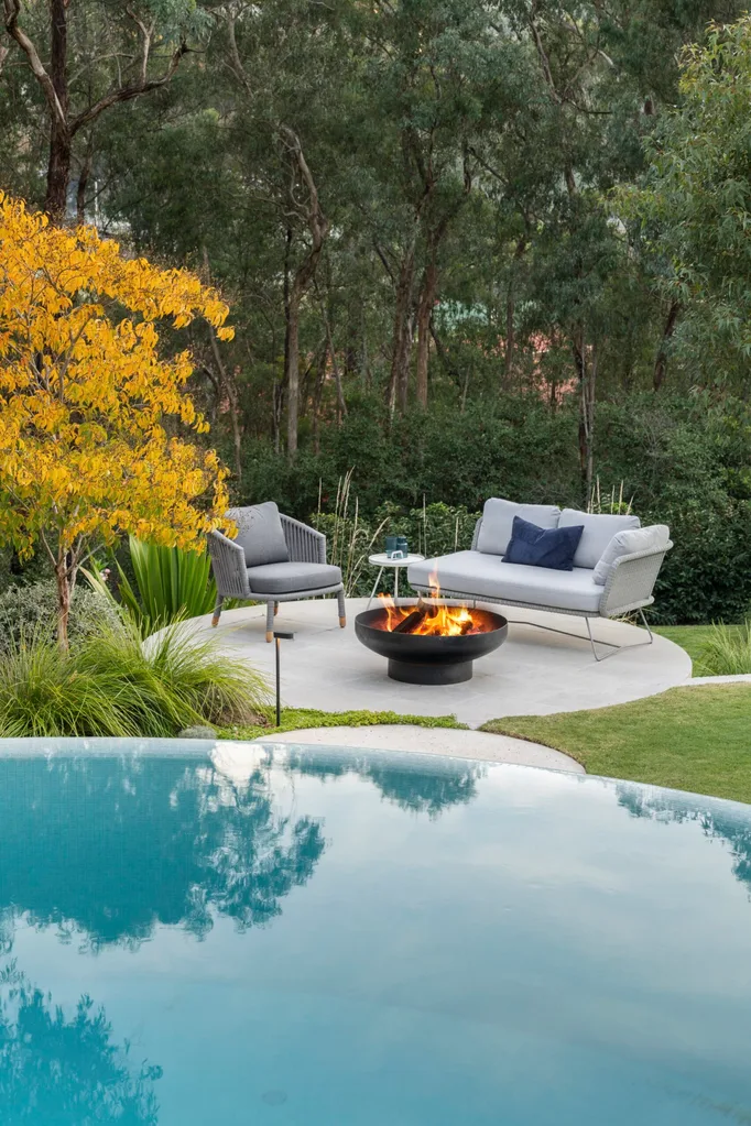 Pool entertaining area