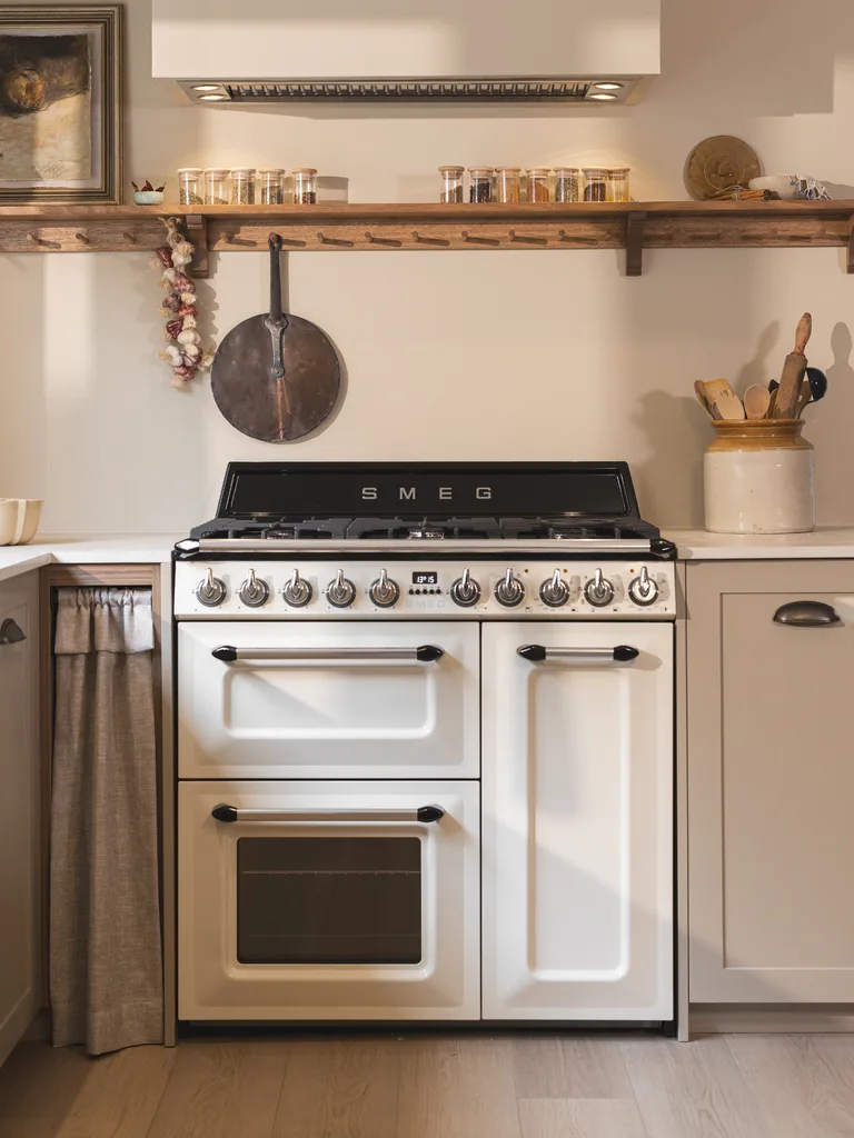 SMEG Cooker with Gas Freestanding Cooker
