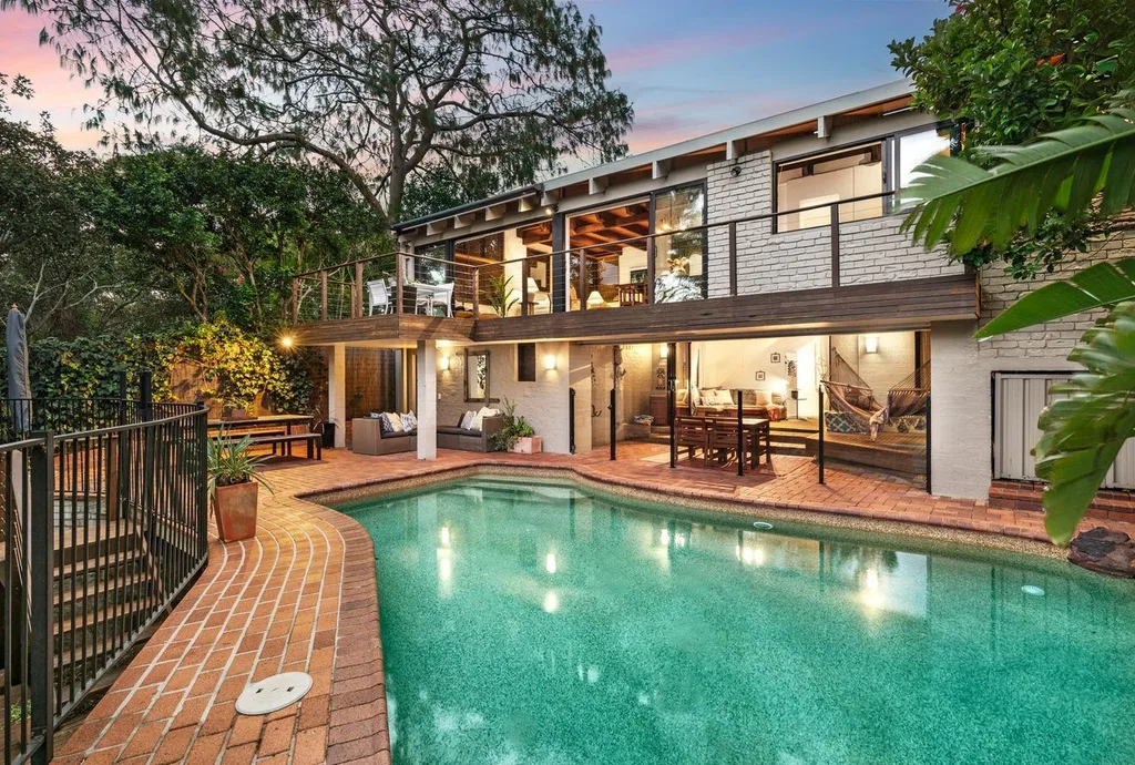 A house in Greenwich with a large swimming pool