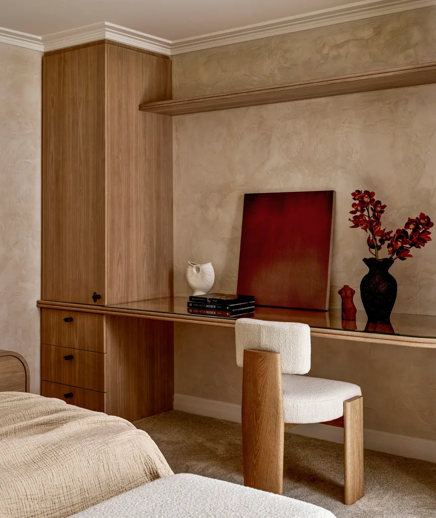 Neutral bedroom with red decor
