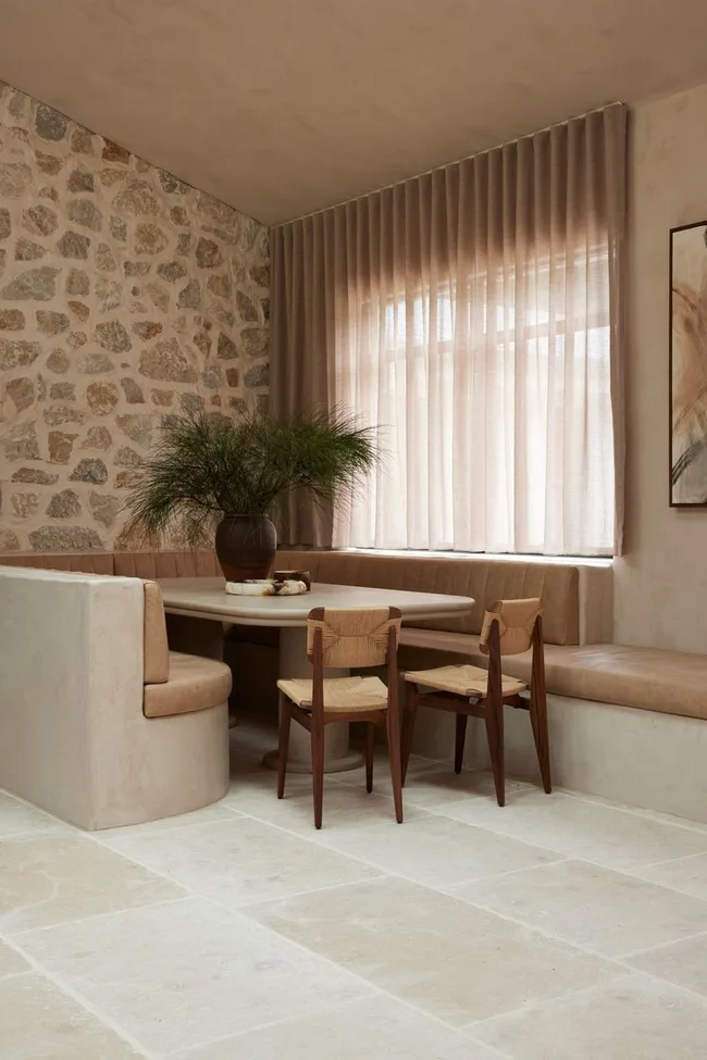 A built-in breakfast nook in a earth-toned living area