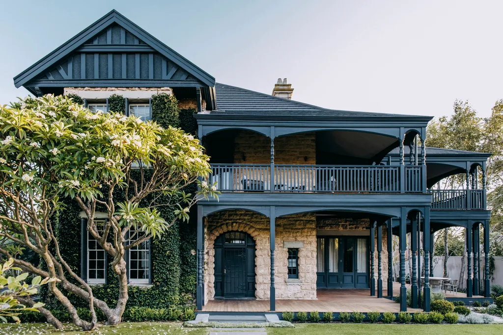 The facade of a Federation Queen Anne home