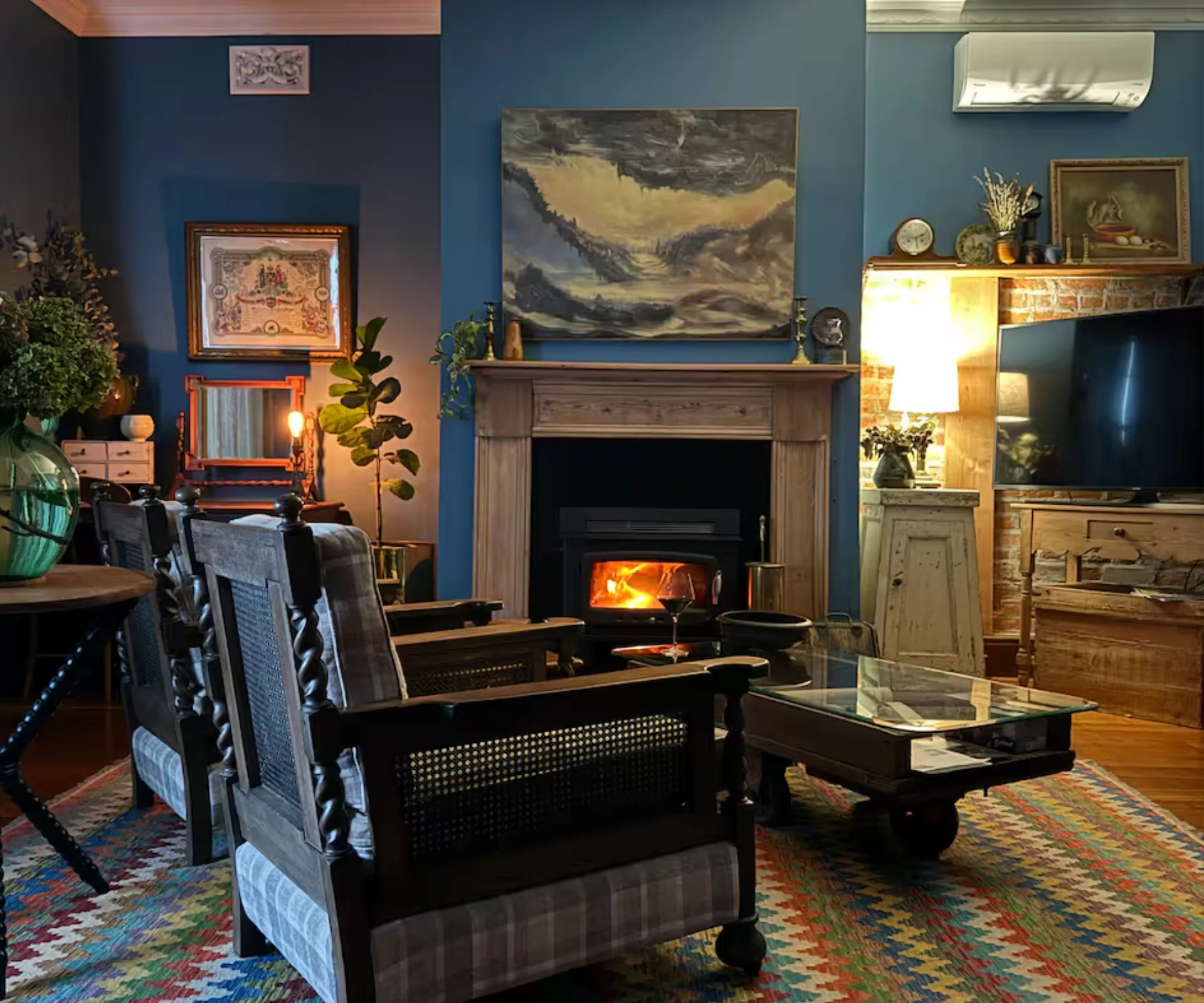 A cosy living area at Robur House