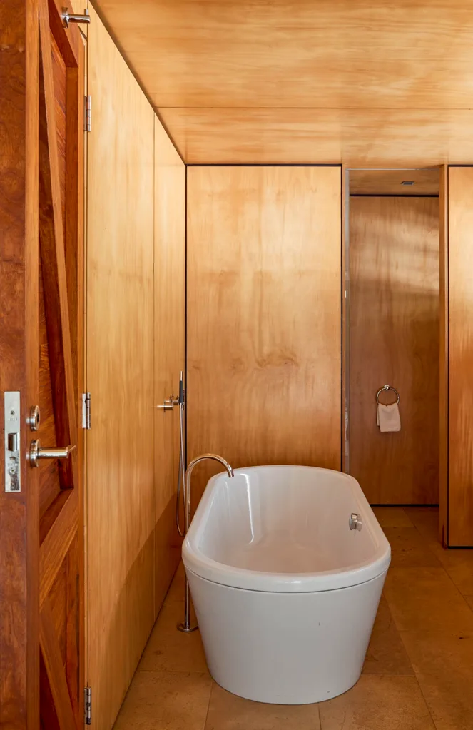 Bathroom in Mark Bouris home, Belle Helena