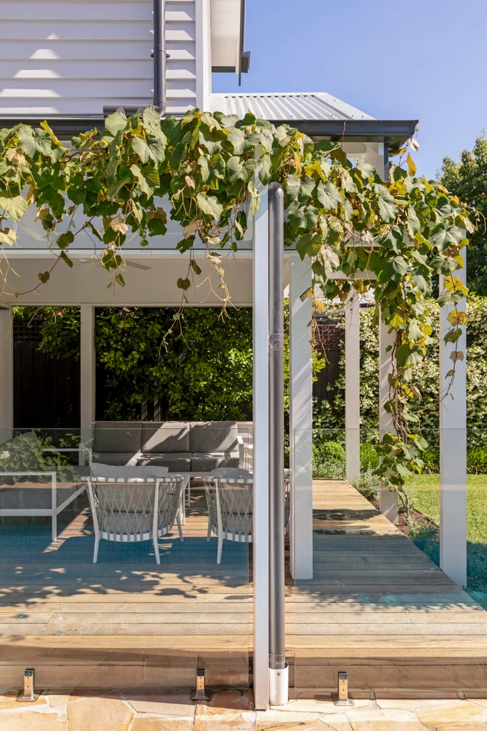 Leafy garden back deck