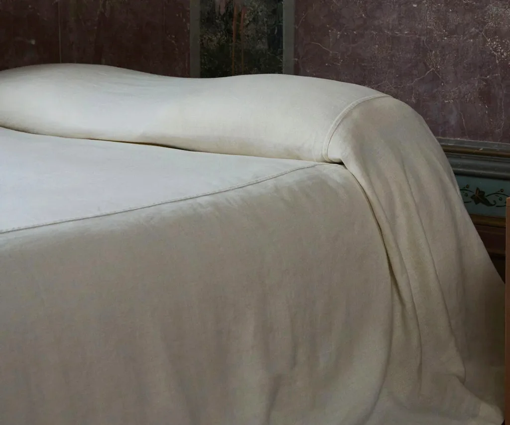 Heavy bed cover