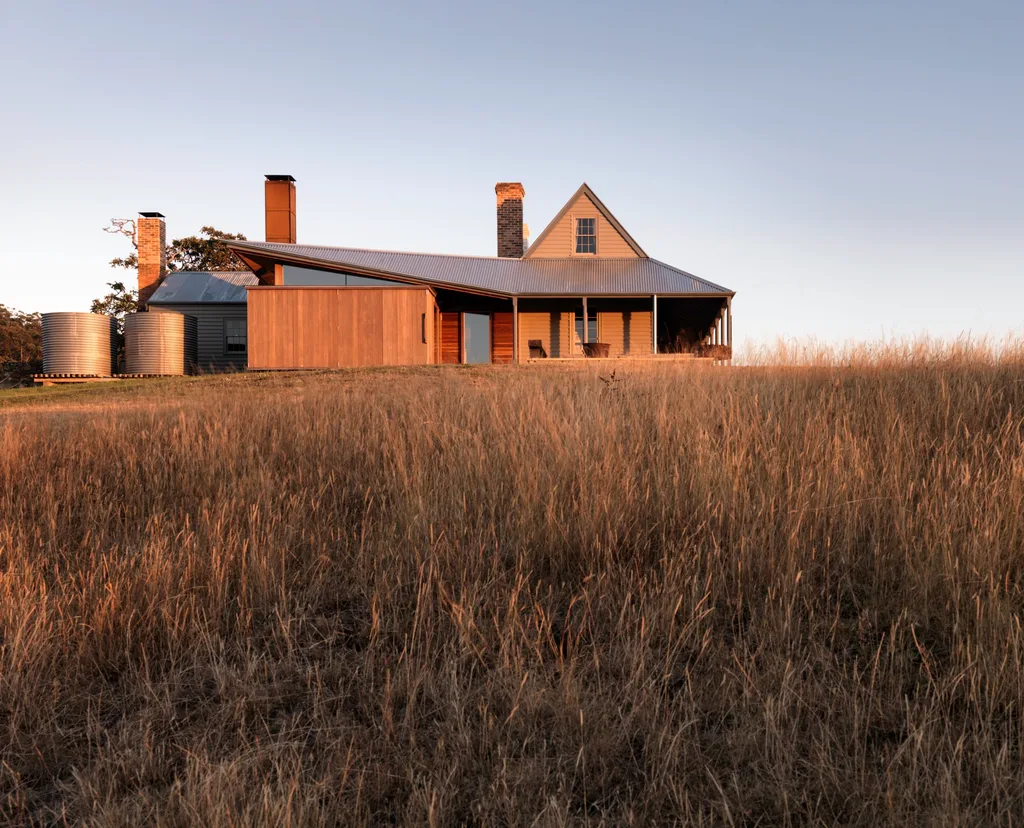 The exterior of Captain's Kelly Cottage on Bruny Island
