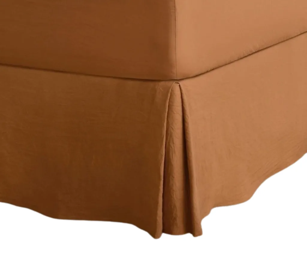 A rust-coloured valance