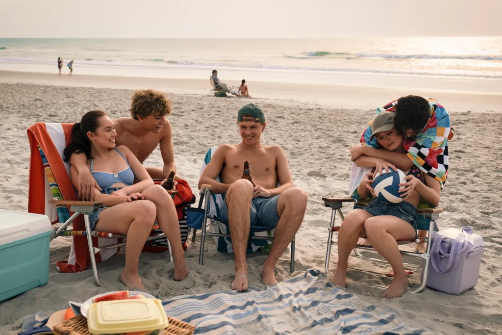 Belly (Lola Tung), Jeremiah (Gavin Casalegno), Conrad (Christopher Briney), Steven (Sean Kaufman), and Taylor (Rain Spencer) in The Summer I Turned Pretty