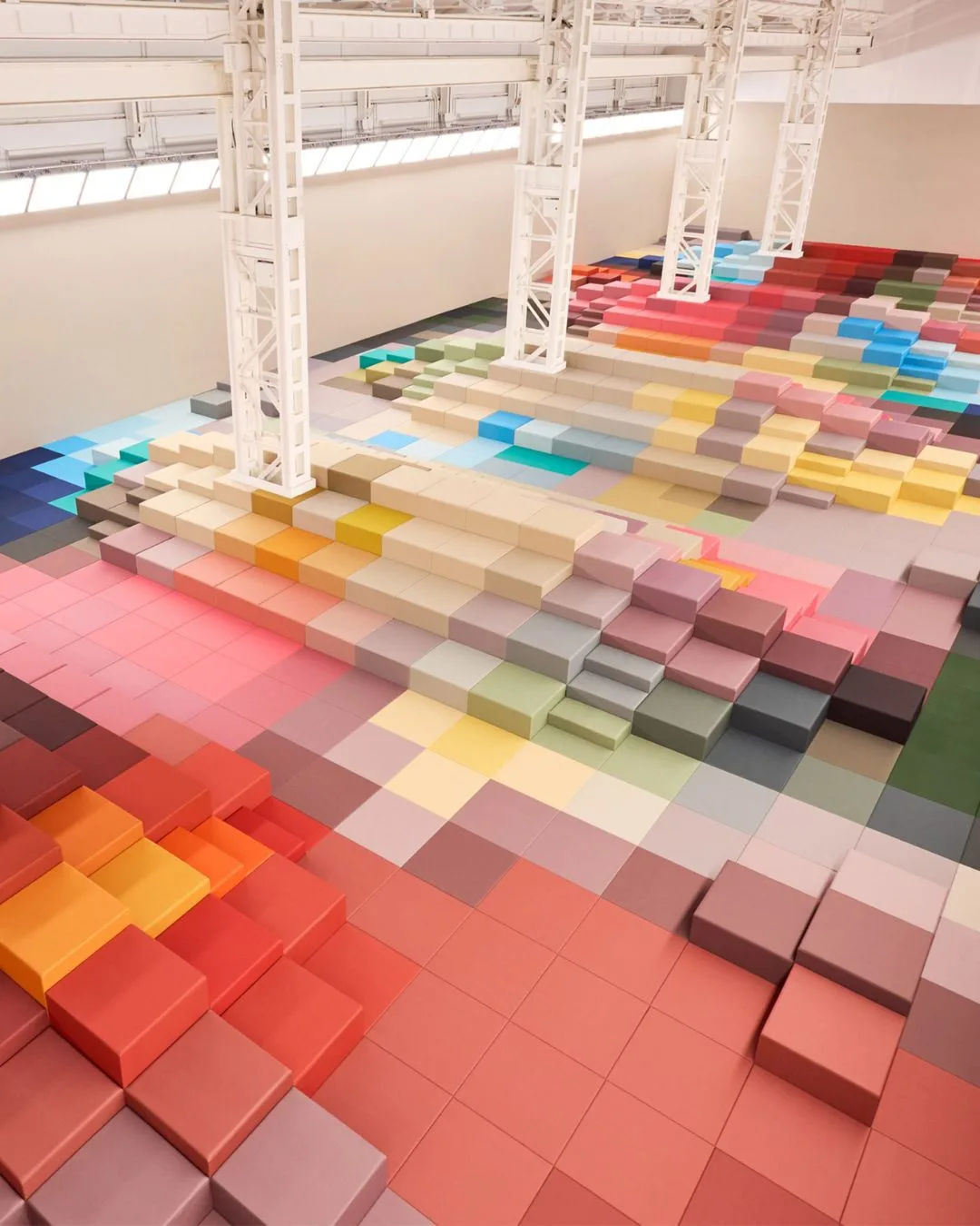 Fendi Marc Newson runway Milan Fashion Week 2025