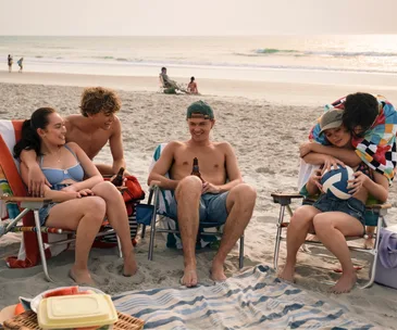 Characters Belly, Jeremiah, Conrad, Steven and Taylor on a beach from 'The Summer I Turned Pretty'