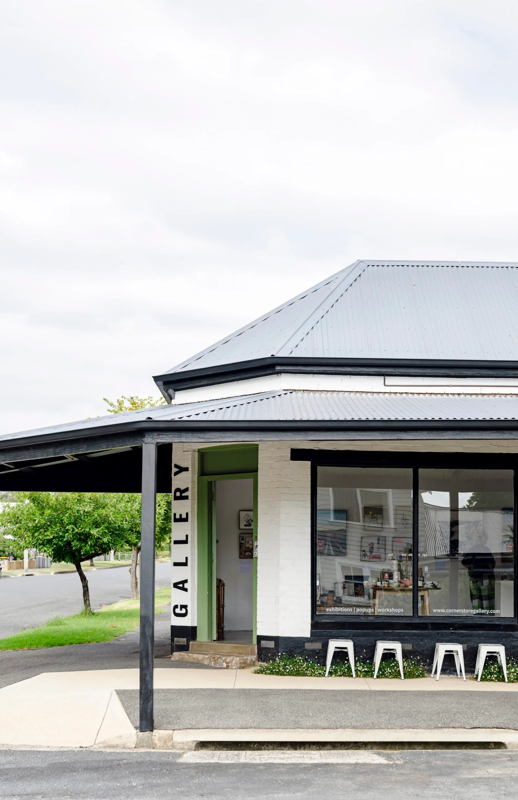 A white brick art gallery in Orange