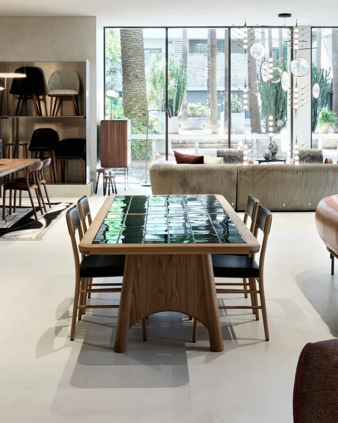 Winnings showroom De La Espada table