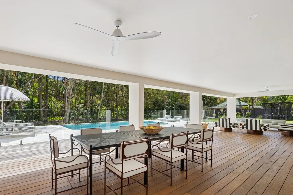 Ellie Watson's The Valle Casa outdoor