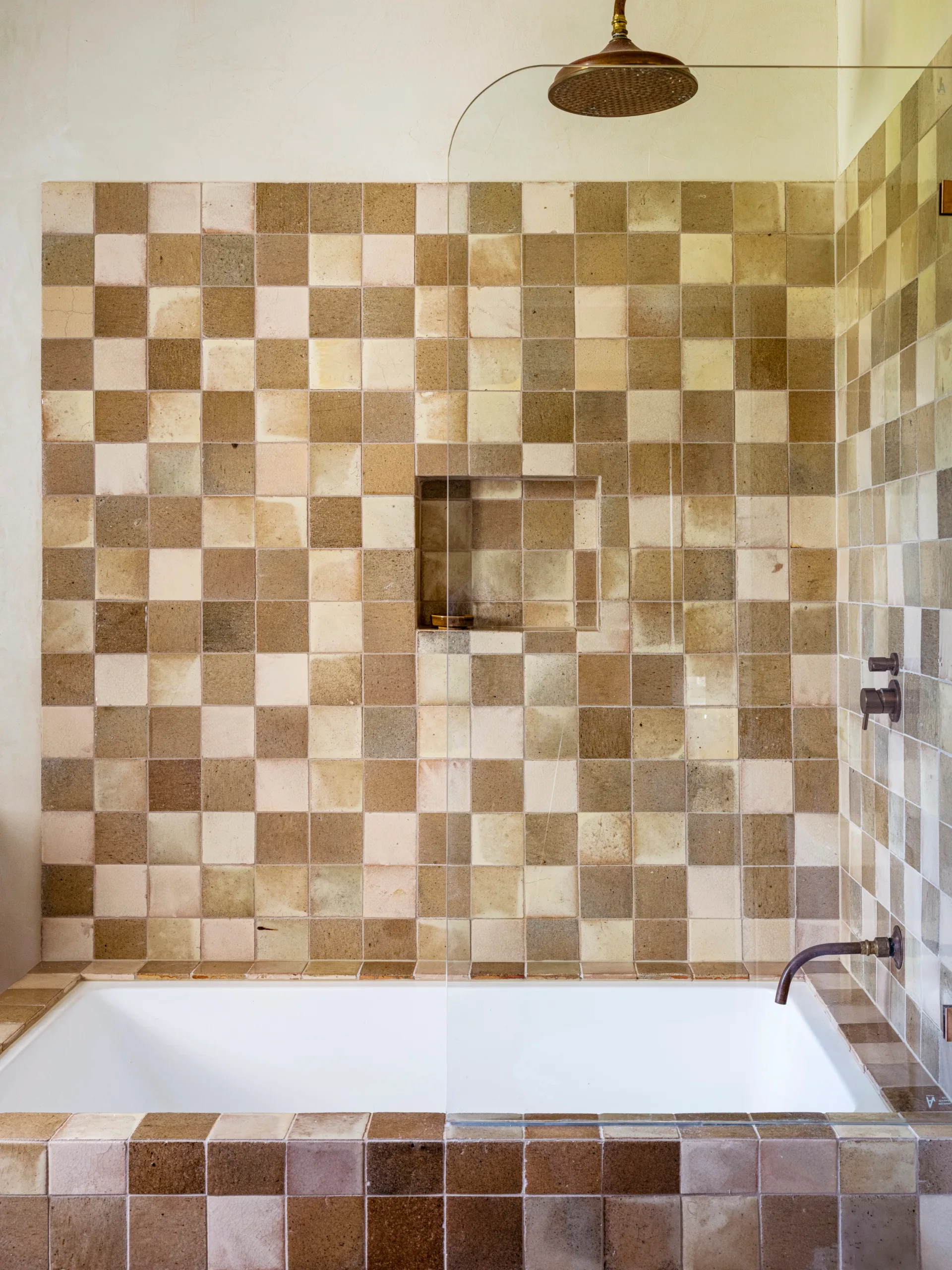 Gradiated brown tiles in a bathroom