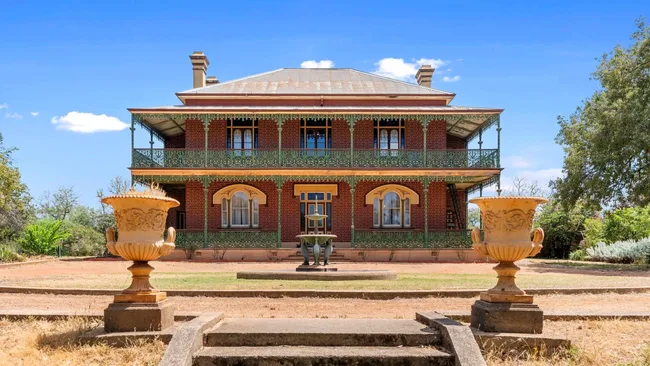 The exterior of Monte Cristo Homestead in Junee