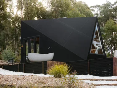 'Ligo' - With outdoor bath and escarpment views, a romantic getaway in NSW