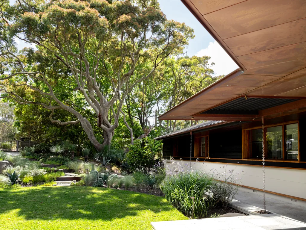 Nelson Thomas garden