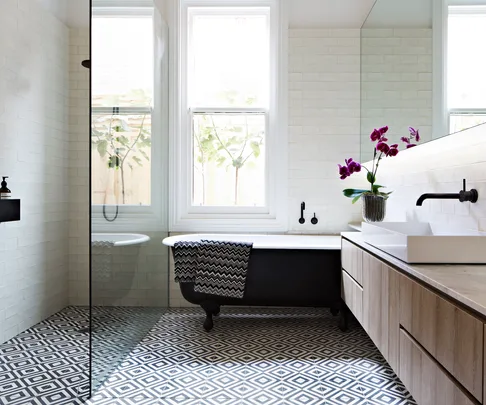 luxury black and white bathroom