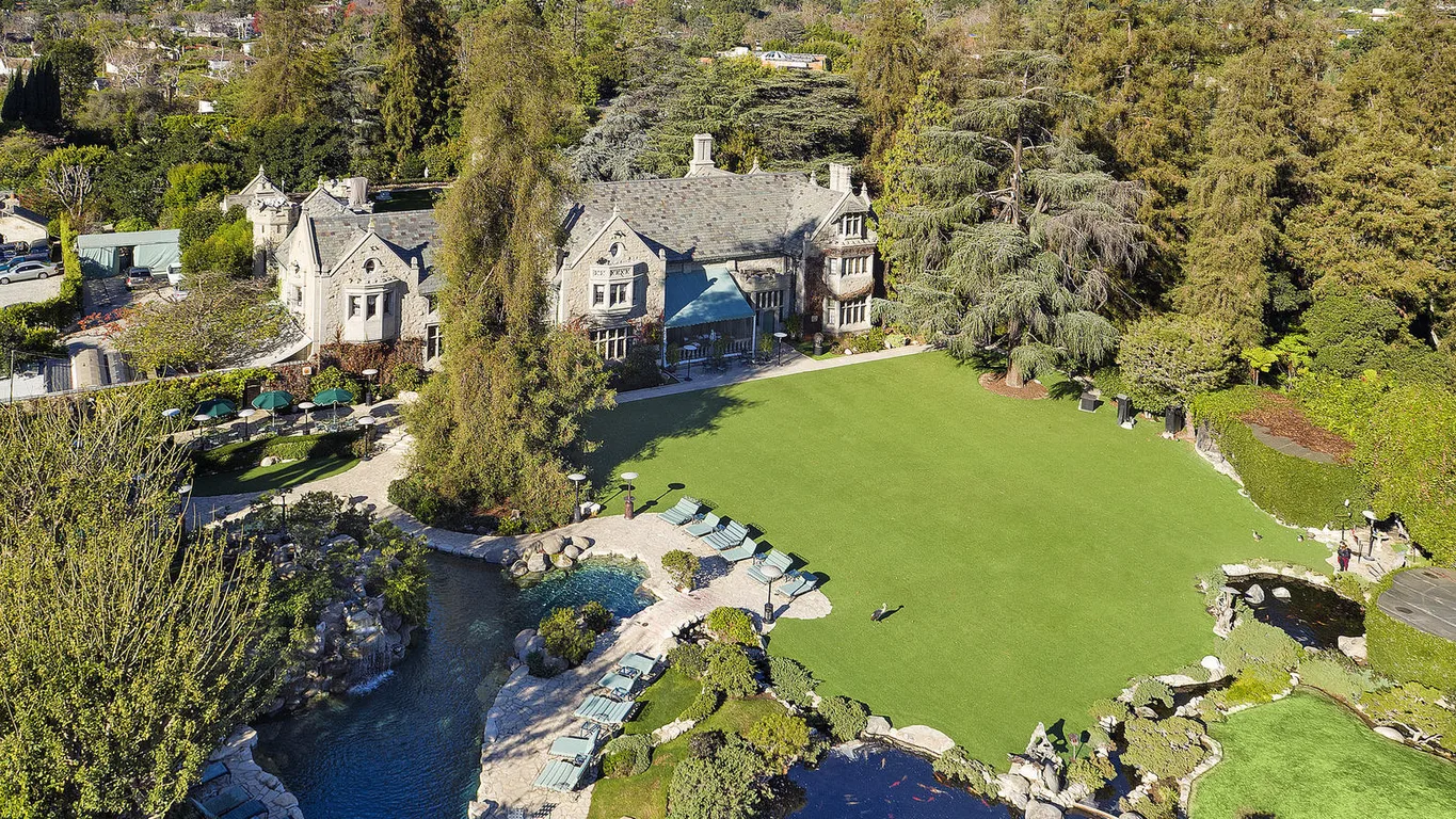 Hugh Hefner Playboy Mansion up for sale for 200 million