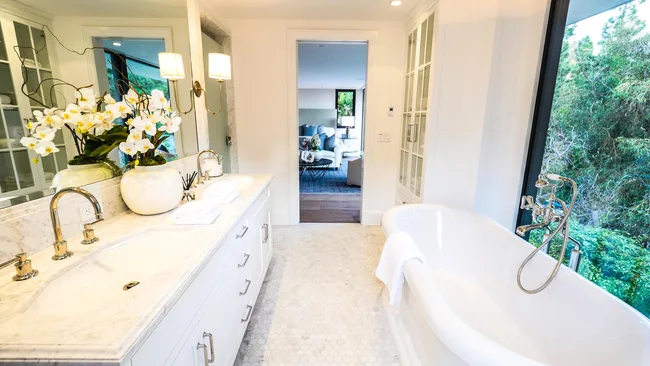 Emily Blunt and John Krasinski's bathroom