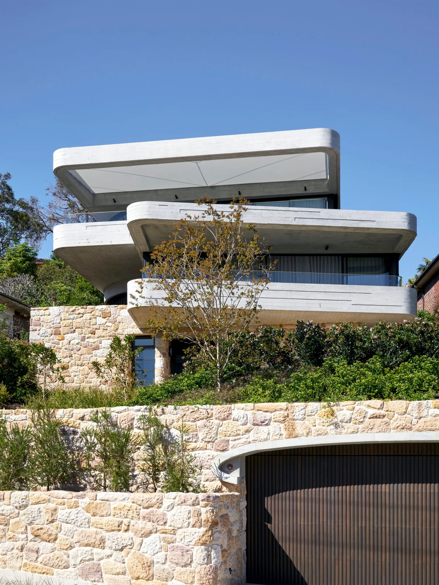 A stacked house in harmony with its cliff-side location