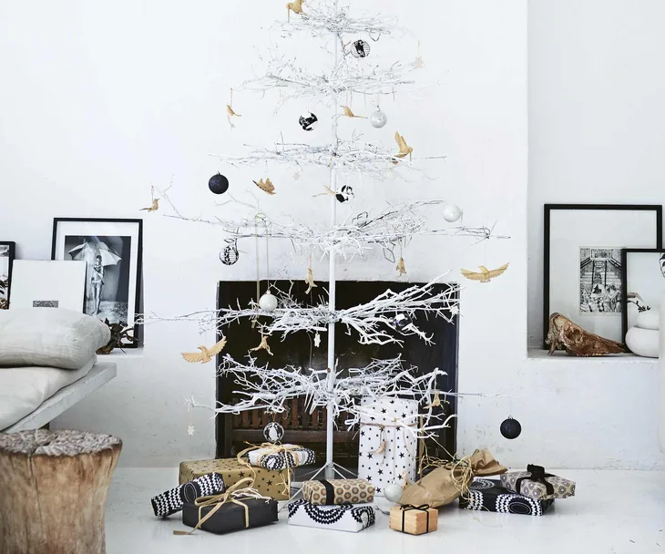 Are your getting your home ready for the festive season? Cape Town based stylist and creative consultant, Shelley Street, welcomed us into her stunning Scandi-style home and shared some easy tips for how you can create a handcrafted Christmas. <i>Styling by Shelley Street | Photography by Warren Heath/Bureaux</i>.