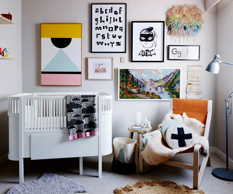 Small nursery room: smart layout and design ideas