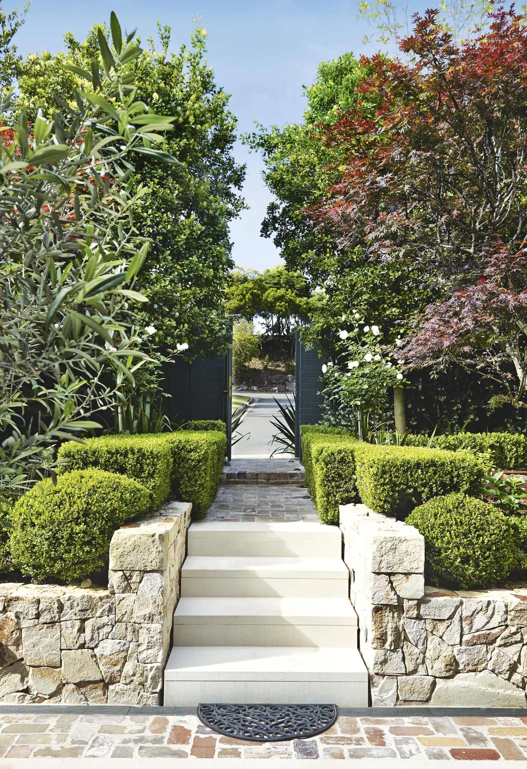 Multifunction Courtyard A multi-functional courtyard garden full of clever design ideas