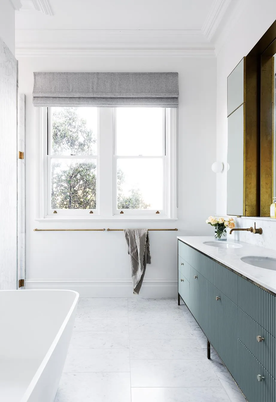 14 heavenly Hamptonsstyle bathrooms — free download