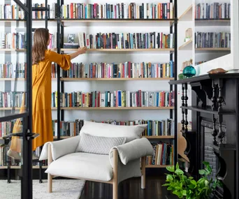 &lsquo;Bookshelf wealth&rsquo; is all the rage, so this is how you can tap into this design trend for your home