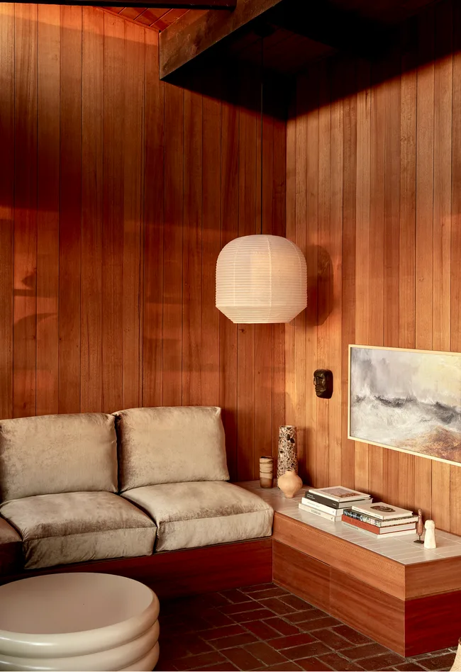 A mid-century modern bush retreat with timber-clad walls