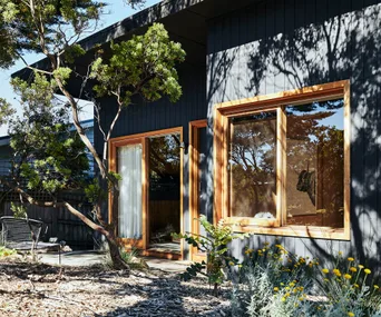A renovated beach cabin that blends Scandi, Japanese and 70s style