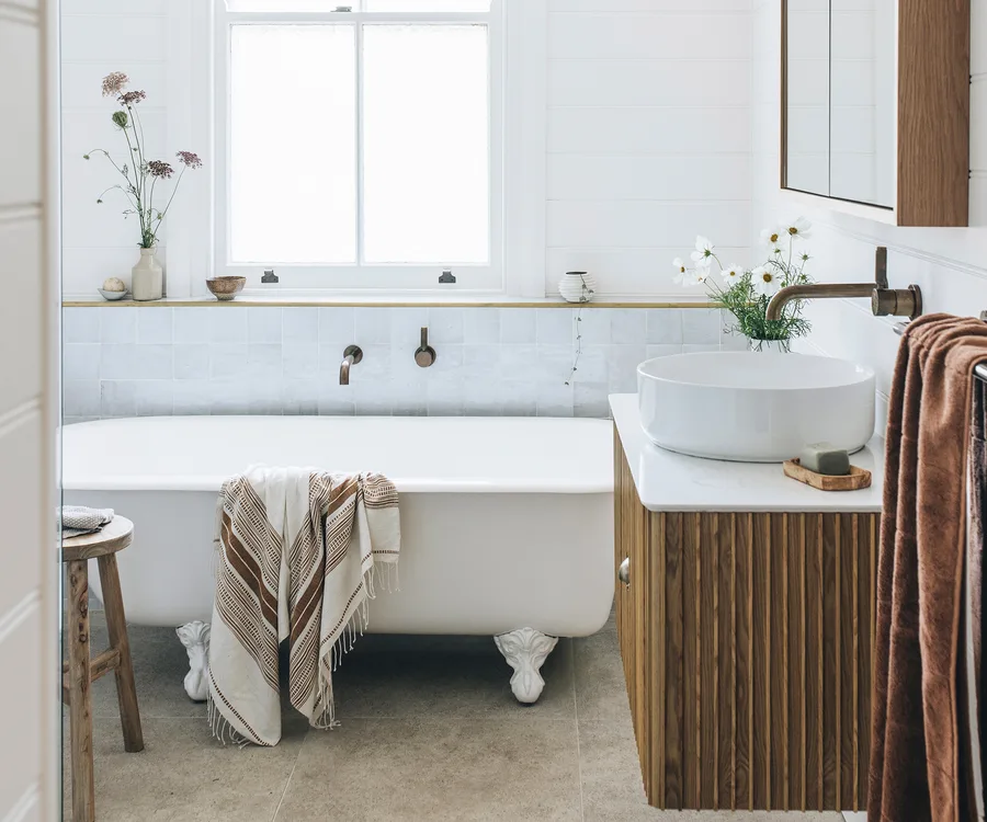 Freestanding bath