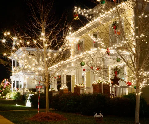 decorating your house exterior with Christmas lights