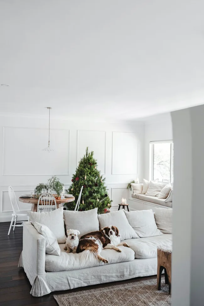 14 Country Homes With Christmas Decorating Ideas To Steal