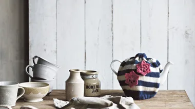 How to knit a striped tea cosy